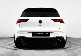 Подержанный автомобиль Volkswagen Golf GTI Hatchback 2021 года (4 фото)