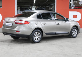 Подержанный автомобиль Renault Fluence 2012 года (5 фото)