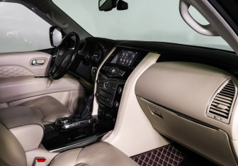 Подержанный автомобиль Infiniti QX80 2018 года (10 фото)