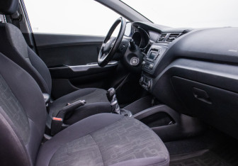 Подержанный автомобиль Kia Rio Hatchback 2012 года (9 фото)