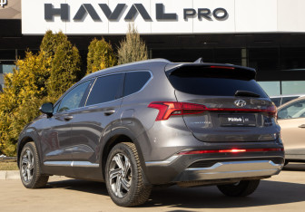 Подержанный автомобиль Hyundai Santa Fe 2021 года (5 фото)