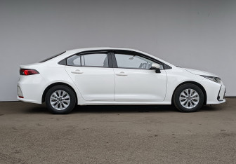 Подержанный автомобиль Toyota Corolla Sedan 2022 года (29 фото)