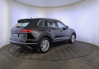 Подержанный автомобиль Volkswagen Touareg 2018 года (5 фото)