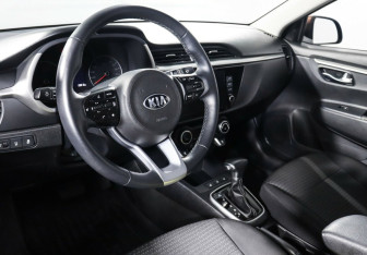 Подержанный автомобиль Kia Rio Sedan 2021 года (10 фото)