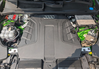 Подержанный автомобиль Audi Q8 2021 года (9 фото)