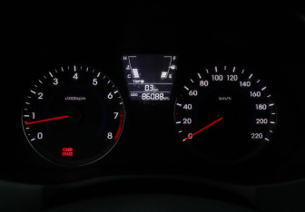 Подержанный автомобиль Hyundai Solaris Sedan 2011 года (12 фото)