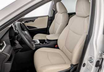 Подержанный автомобиль Toyota RAV4 2021 года (20 фото)