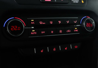 Подержанный автомобиль Kia Ceed Hatchback 2018 года (17 фото)