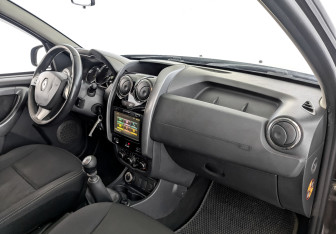 Подержанный автомобиль Renault Duster 2017 года (11 фото)