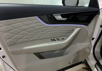 Подержанный автомобиль Hongqi HS5 2023 года (19 фото)