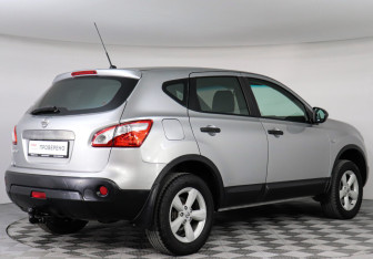Подержанный автомобиль Nissan Qashqai 2010 года (5 фото)