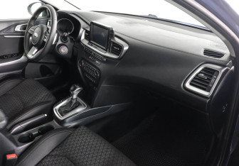 Подержанный автомобиль Kia Ceed Hatchback 2019 года (10 фото)