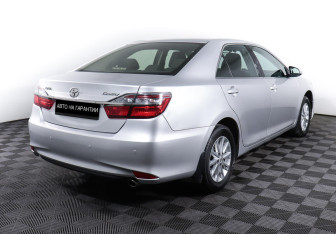 Подержанный автомобиль Toyota Camry Sedan 2016 года (5 фото)