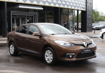 Подержанный автомобиль Renault Fluence 2014 года (3 фото)