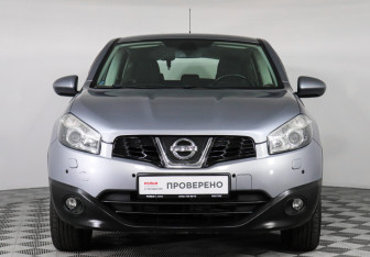 Подержанный автомобиль Nissan Qashqai 2012 года (2 фото)