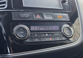 Подержанный автомобиль Mitsubishi Outlander 2013 года (14 фото)