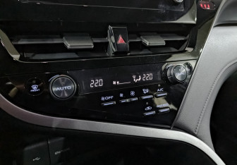 Подержанный автомобиль Toyota Camry Sedan 2021 года (21 фото)