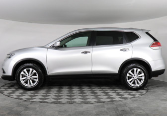 Подержанный автомобиль Nissan X-Trail 2017 года (8 фото)