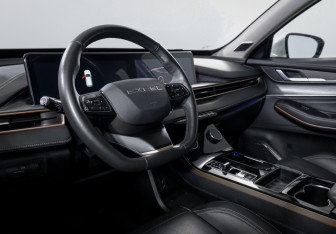 Подержанный автомобиль Exeed LX 2023 года (14 фото)