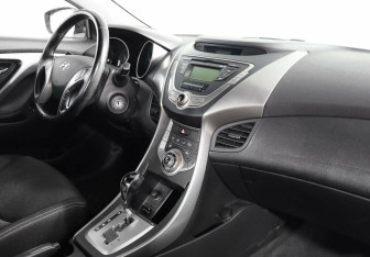 Подержанный автомобиль Hyundai Elantra Sedan 2013 года (5 фото)
