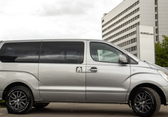 Подержанный автомобиль Hyundai Grand Starex 2014 года (22 фото)