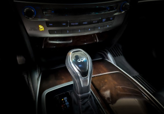 Подержанный автомобиль Infiniti QX60 2017 года (28 фото)