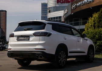 Подержанный автомобиль Chery Tiggo 8 Pro Max 2023 года (4 фото)