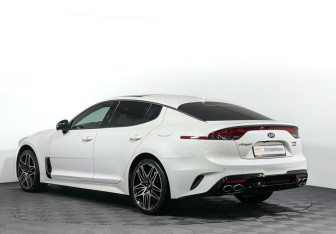Подержанный автомобиль Kia Stinger 2021 года (7 фото)