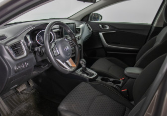 Подержанный автомобиль Kia Ceed Hatchback 2019 года (10 фото)