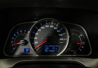 Подержанный автомобиль Toyota RAV4 2015 года (11 фото)