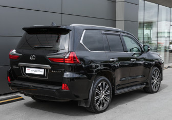 Подержанный автомобиль Lexus LX 2020 года (6 фото)