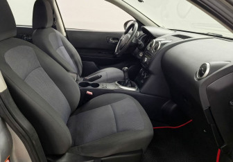 Подержанный автомобиль Nissan Qashqai 2009 года (9 фото)