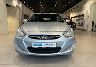 Подержанный автомобиль Hyundai Solaris Hatchback 2012 года (2 фото)