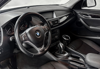 Подержанный автомобиль BMW X1 2012 года (19 фото)
