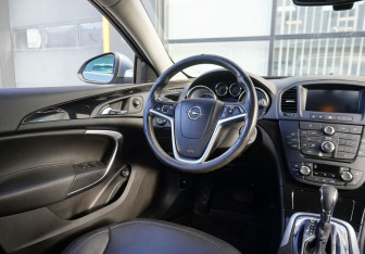 Подержанный автомобиль Opel Insignia Wagon 2012 года (13 фото)