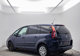 Подержанный автомобиль Citroen C4 Picasso 2007 года (7 фото)
