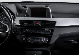 Подержанный автомобиль BMW X1 2016 года (13 фото)