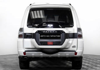 Подержанный автомобиль Mitsubishi Pajero 2021 года (4 фото)