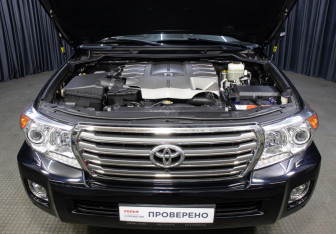Подержанный автомобиль Toyota Land Cruiser Suv 2013 года (9 фото)