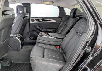 Подержанный автомобиль Hongqi H9 2024 года (12 фото)