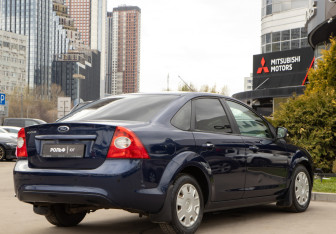 Подержанный автомобиль Ford Focus Sedan 2010 года (4 фото)
