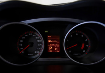 Подержанный автомобиль Mitsubishi Outlander 2008 года (10 фото)