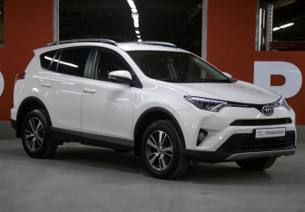 Подержанный автомобиль Toyota RAV4 2019 года (3 фото)