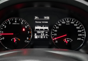 Подержанный автомобиль Nissan X-Trail 2011 года (16 фото)