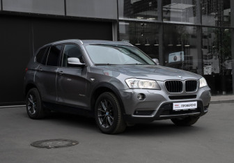 Подержанный автомобиль BMW X3 2013 года (3 фото)