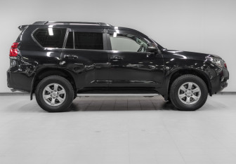 Подержанный автомобиль Toyota Land Cruiser Prado 2019 года (4 фото)
