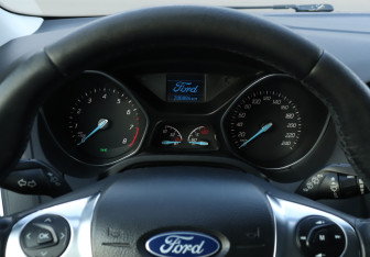 Подержанный автомобиль Ford Focus Hatchback 2013 года (11 фото)