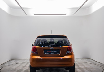 Подержанный автомобиль Chevrolet Aveo Hatchback 2004 года (6 фото)