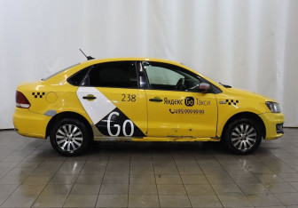 Подержанный автомобиль Volkswagen Polo Sedan 2017 года (7 фото)