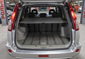 Подержанный автомобиль Nissan X-Trail 2005 года (10 фото)